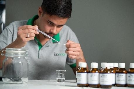 Preparação de amostras para ensaio de odor e fogging